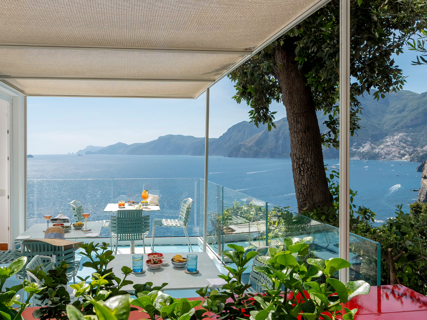 La colazione panoramica dalla terrazza del ristorante Un Piano Nel Cielo