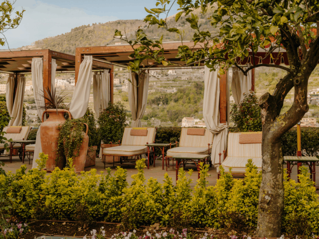La Piscina, A Caruso Pool Club