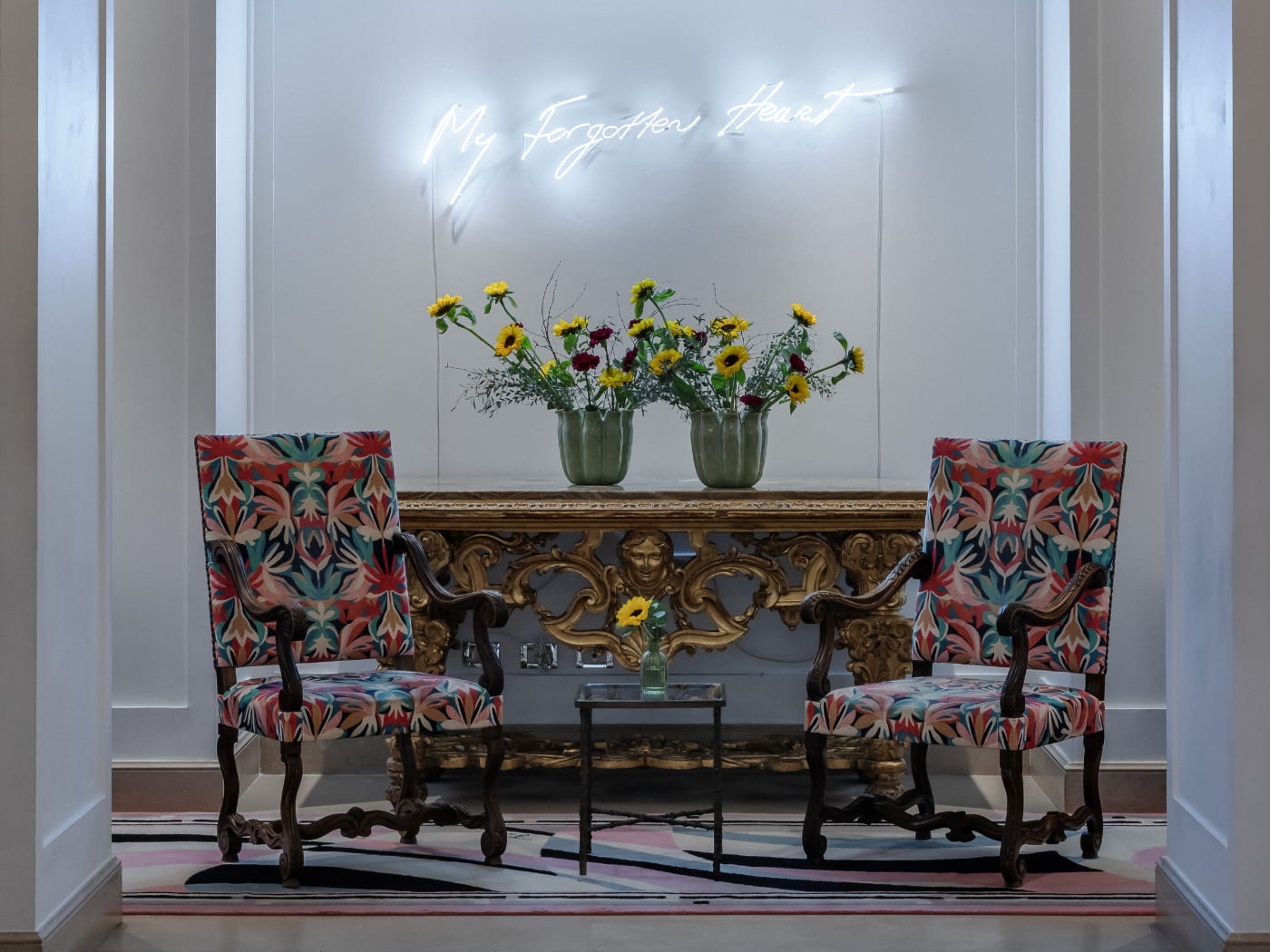 My Forgotten Heart, l’installazione al neon dell’artista britannica Tracey Emin