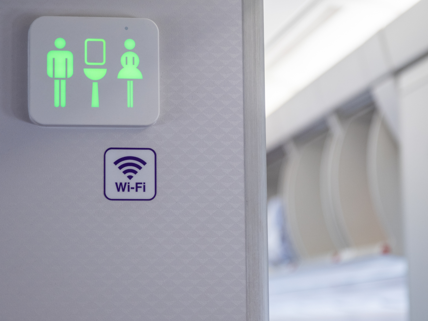 usare il bagno in aereo