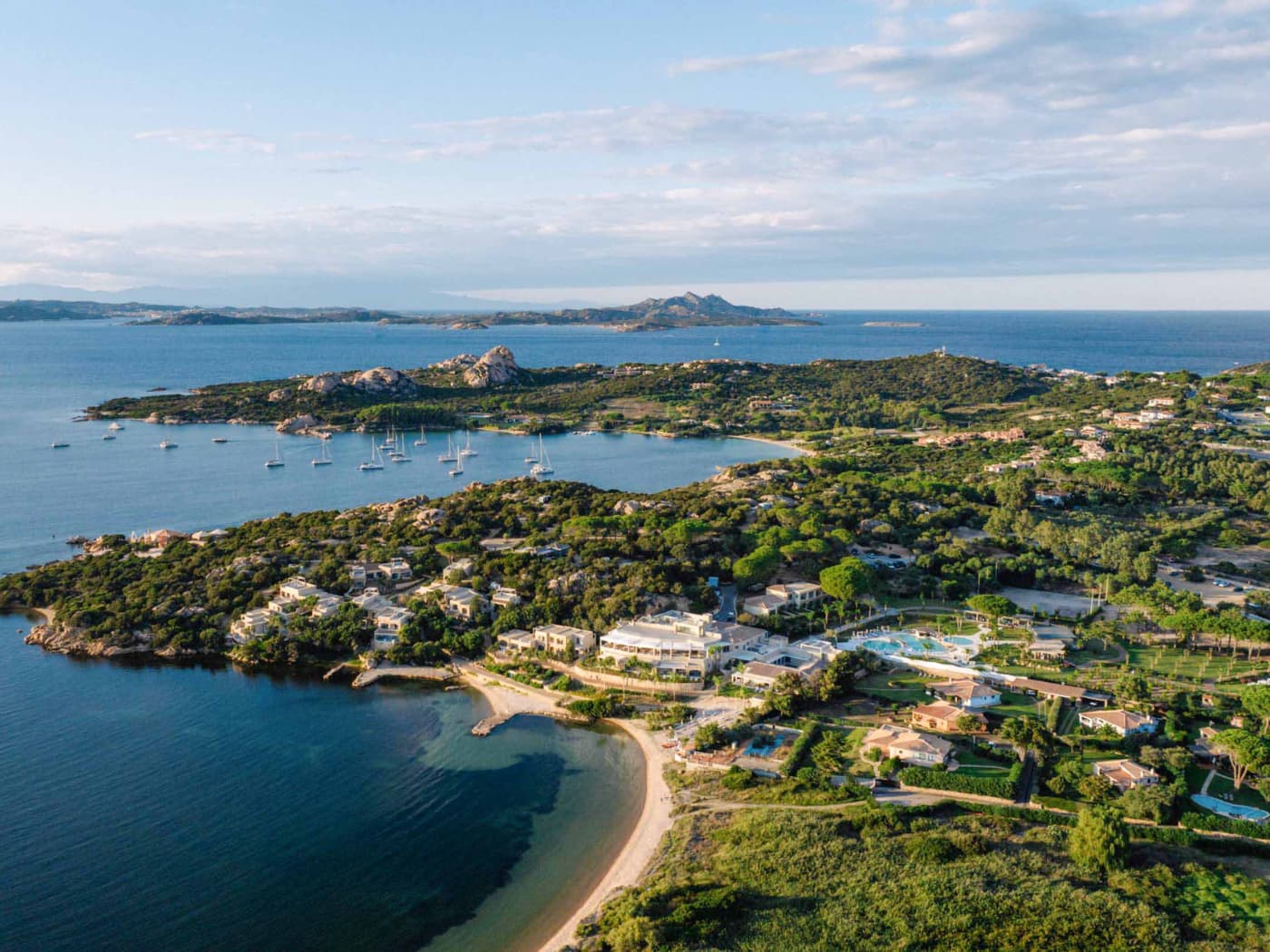 Veduta dall’alto del 7Pines Resort Sardinia