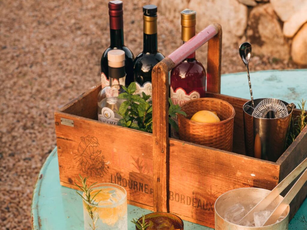Aperitivo all’Albero Capovolto; la piscina privata della Petra Signature Pool Suite. Foto di Hannes Klaeger