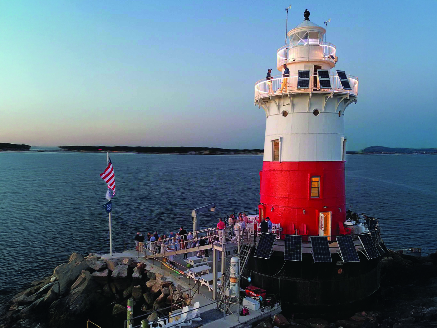 Una festa al Greens Ledge Lighthouse, Long Island Sound, Connecticut