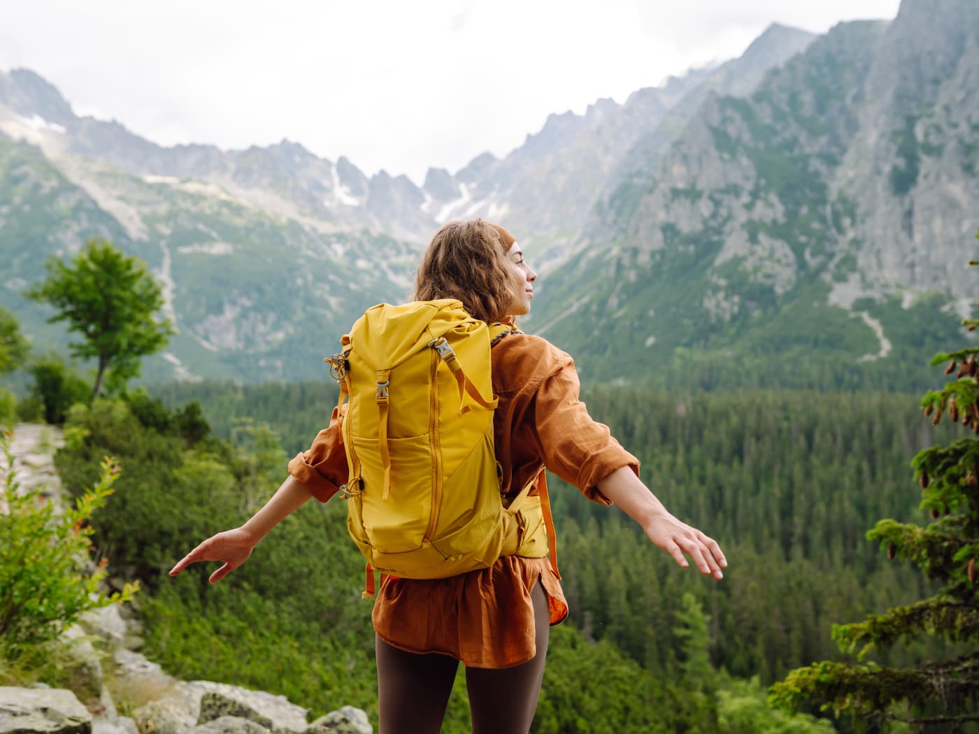 Solo travel. Foto di maxbelchenko/Shutterstock