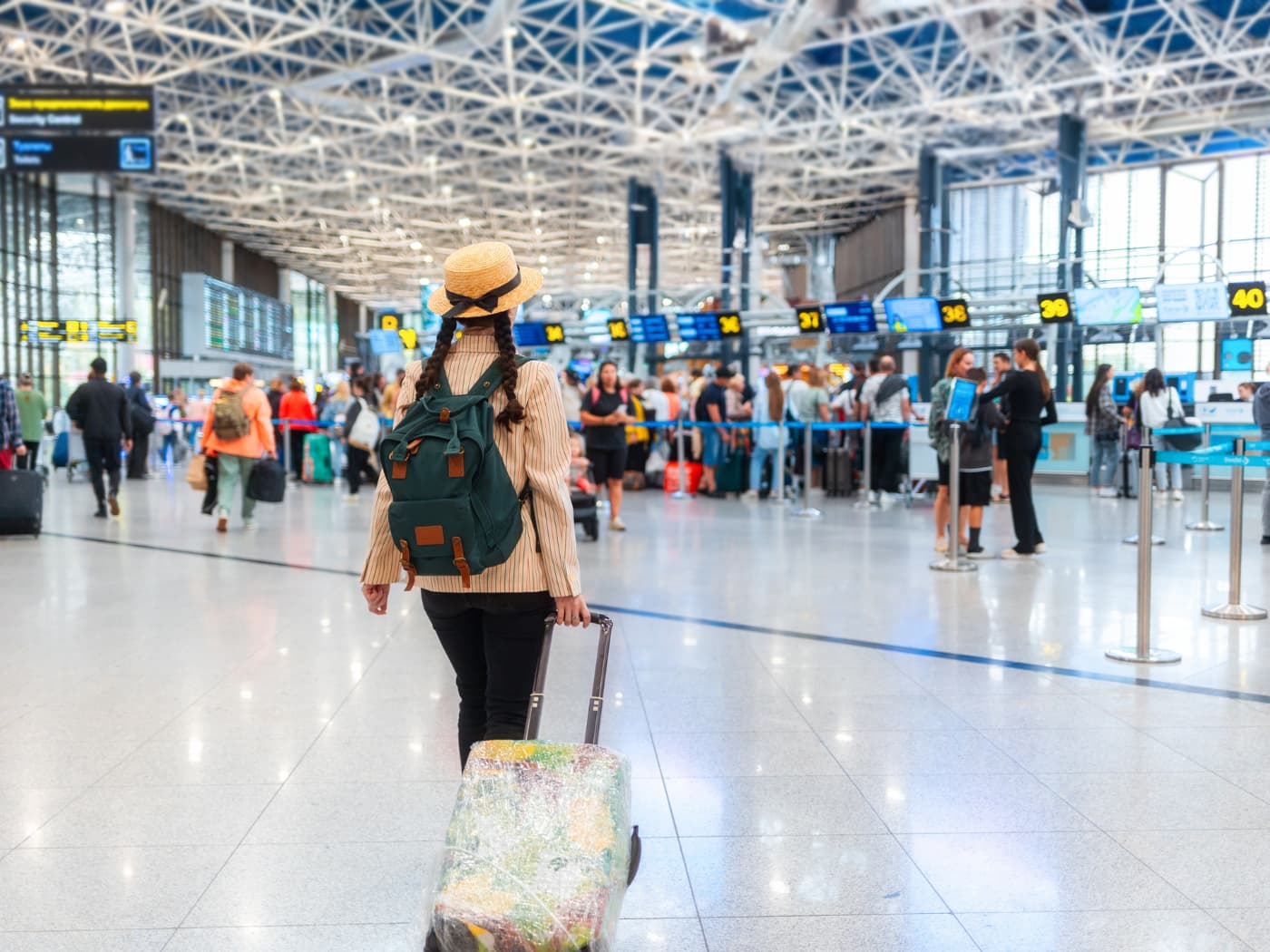 Check-in aeroporto. Foto di STEKLO/Shutterstock