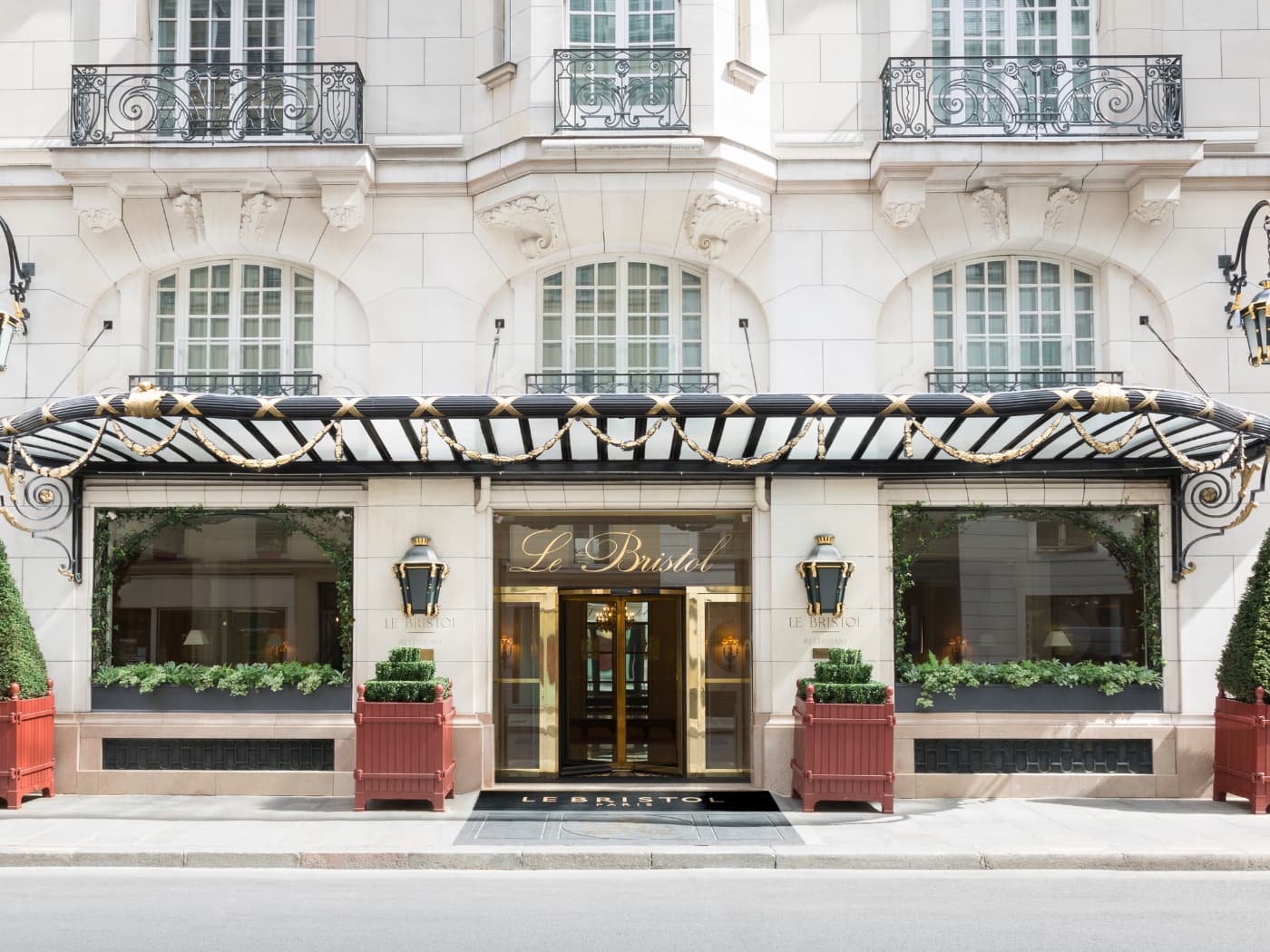 Le Bristol Paris - Faciata hotel. Foto Claire Cocano