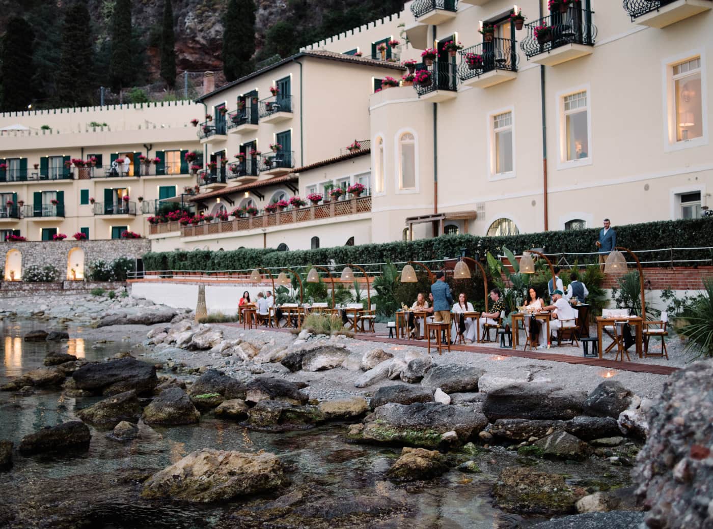Cena pieds dans l’eau - Villa Sant’Andrea, A Belmond Hotel, Taormina Mare, Sicilia