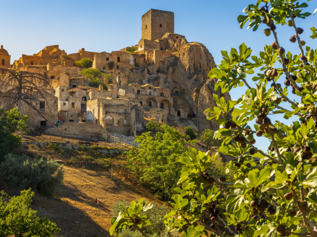 craco-borgo-fantasma-basilicata-guida