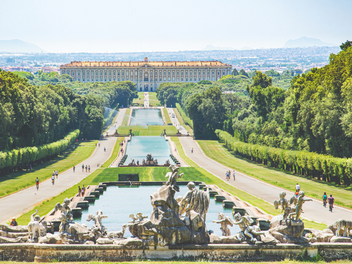 La Reggia di Caserta vista dai giardini