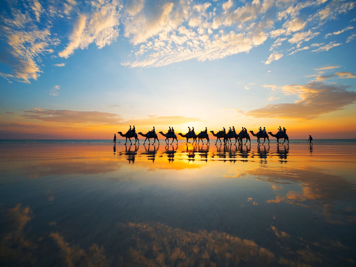 Cable Beach, dove i cammelli sfilano ogni sera davanti al tramonto
