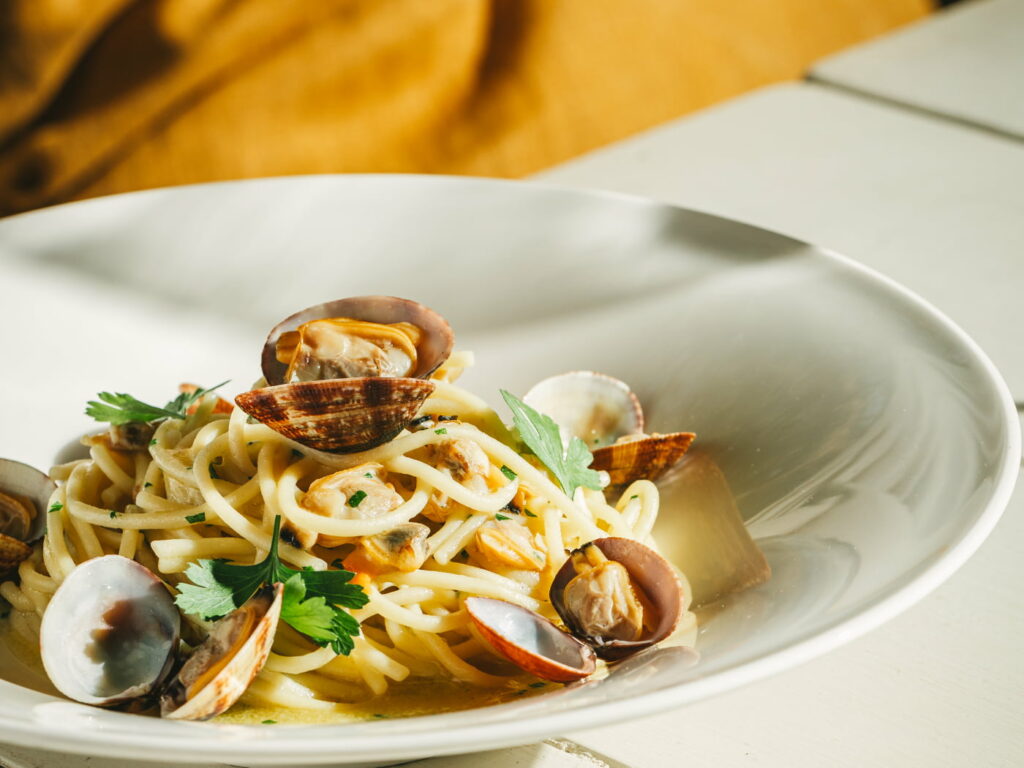 Gli Spaghetti alle vongole presso La Dogana Beach Club