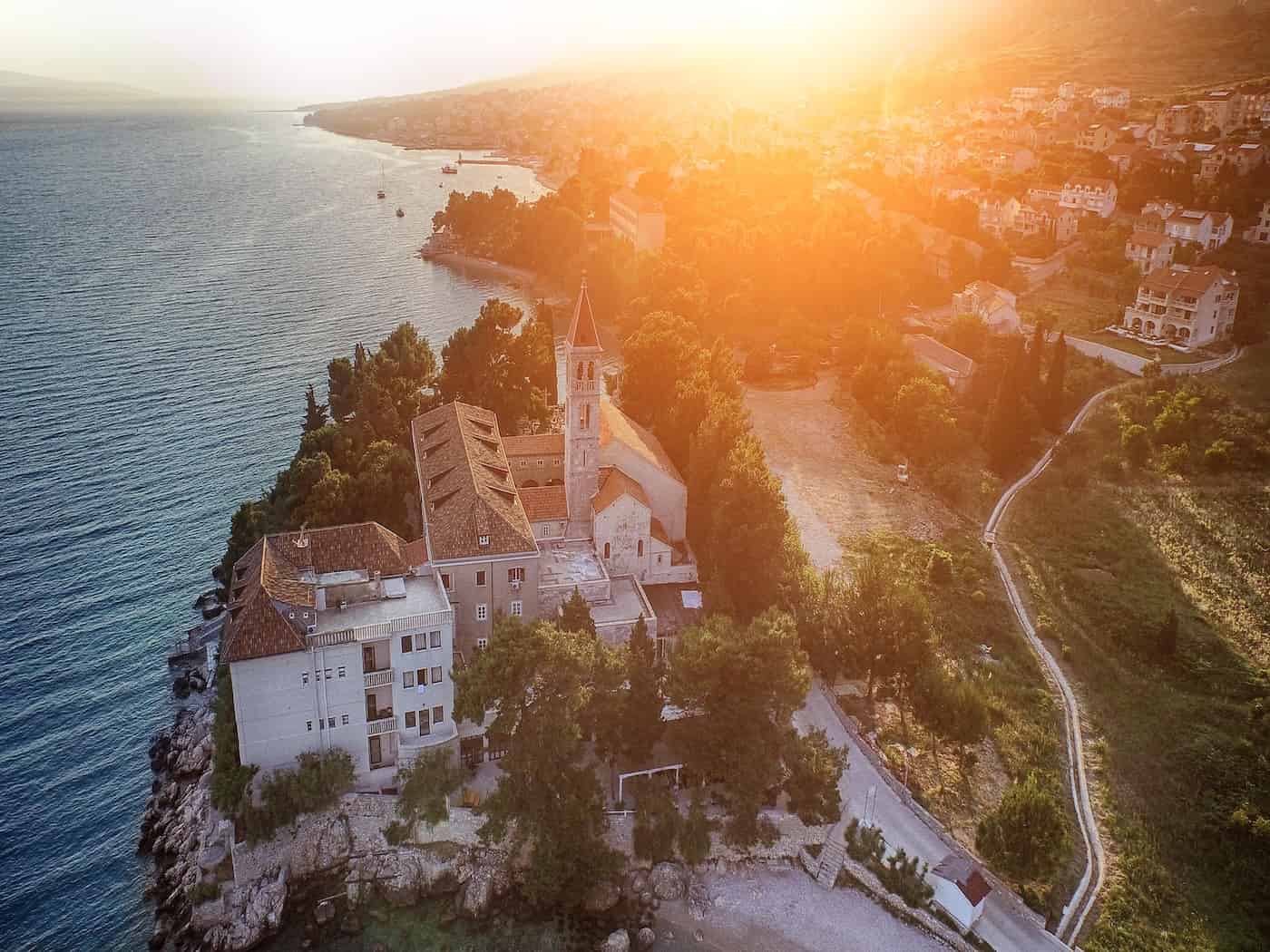 Centri storici e borghi senza la ressa estiva