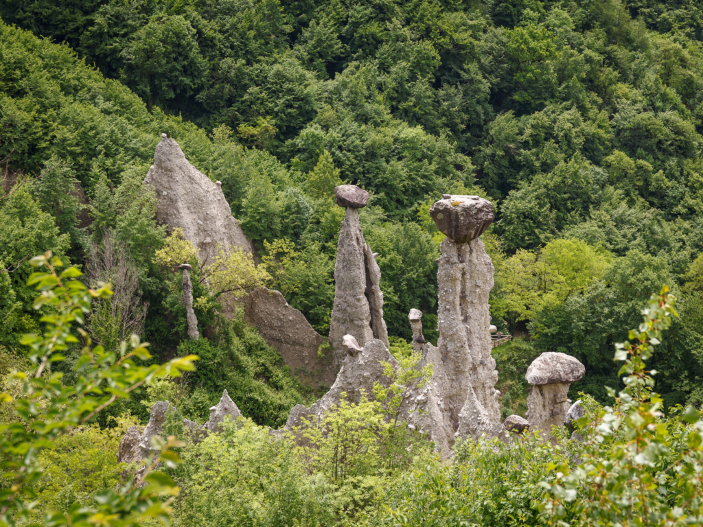 fenomeni-naturali-italia-da-vedere-piramidi-zone
