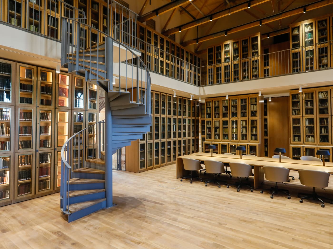 Gli interni della Biblioteca Rami, Istanbul
