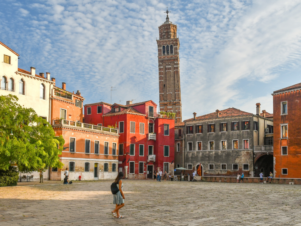 torri-pendenti-italia-oltre-pisa-santo-stefano-castello-venezia