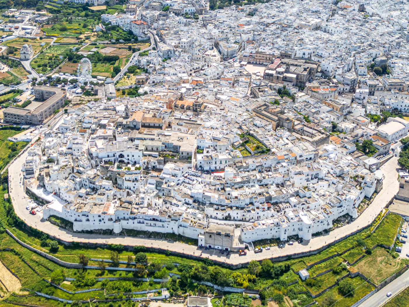 Ostuni vista da un aereo.
