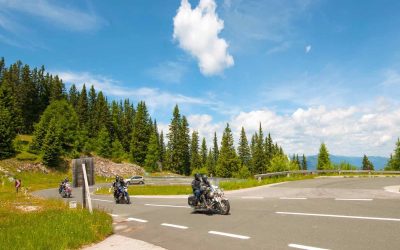 In moto sulla Deutsche
Alpenstraße, strada che attraversa
le Alpi nei dintorni di Villaco