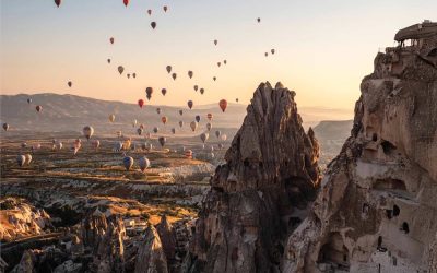 Mongolfiere sopra la Valle di Göreme, nella regione turca della Cappadocia - Foto di Kerem Uzel