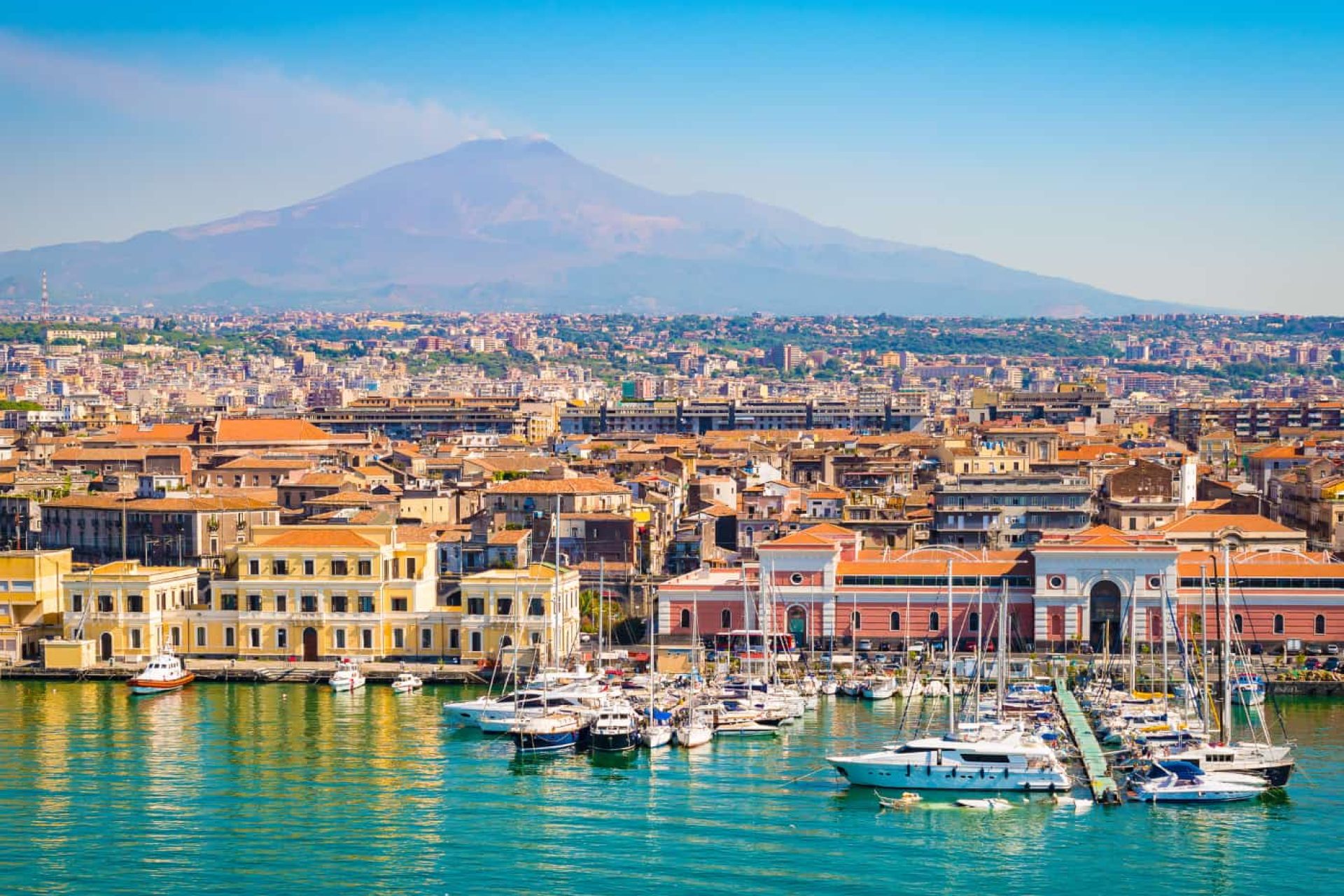 Catania, Sicilia. Foto di Nancy Pauwels/Shutterstock