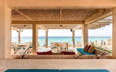 Il ristorante di Hannah Formentera,
affacciato sulla spiaggia di Es Arenals,
lungo la costa meridionale dell’isola