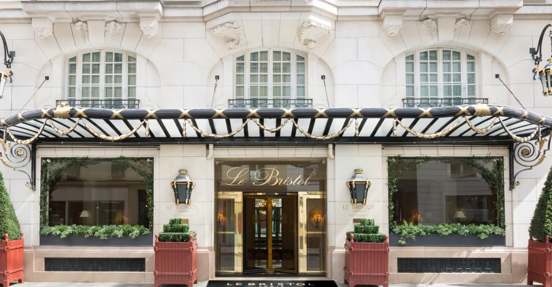 Le Bristol Paris - Faciata hotel. Foto Claire Cocano