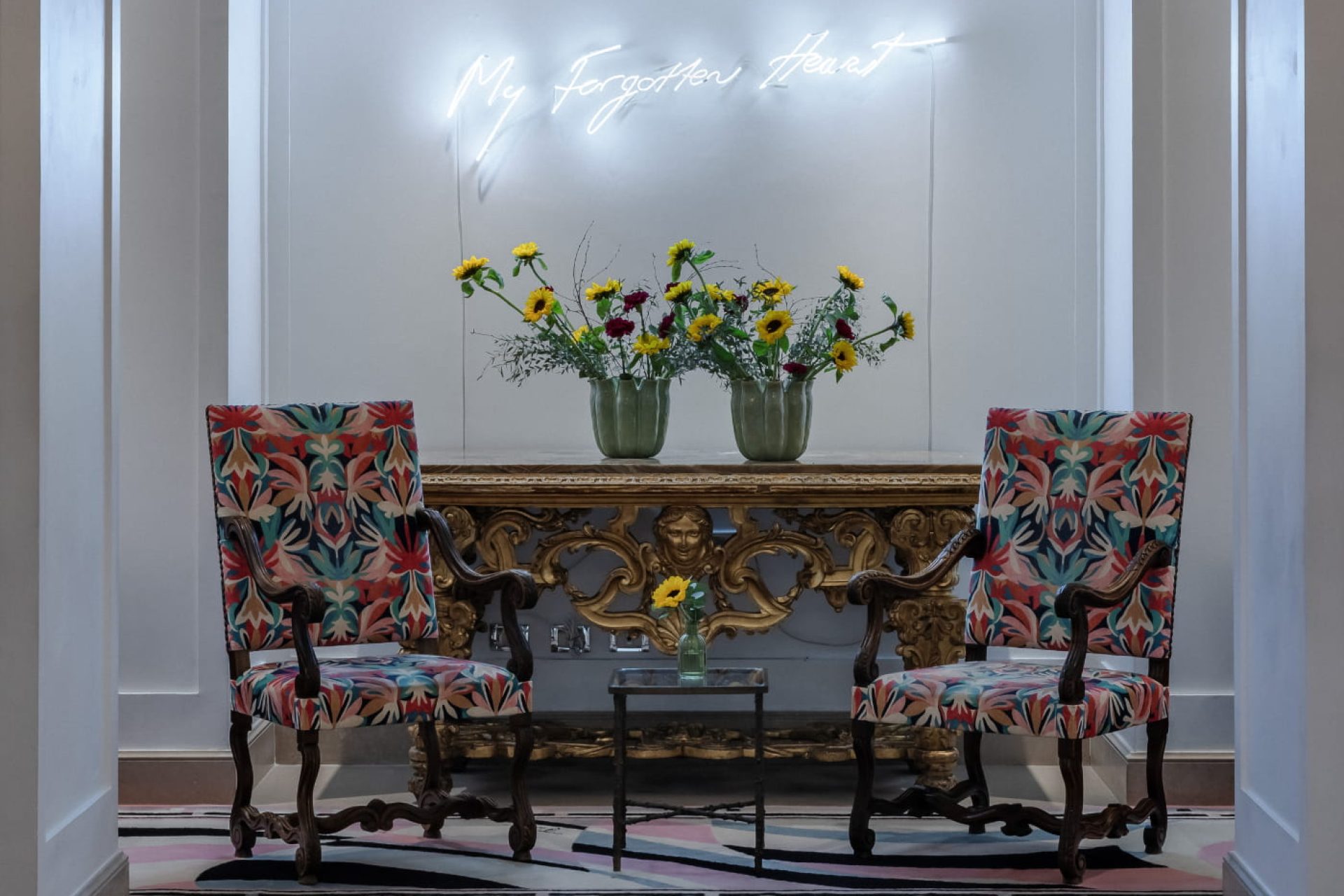 My Forgotten Heart, l’installazione al neon dell’artista britannica Tracey Emin