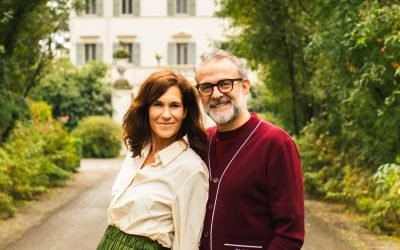 Lara Gilmore e Massimo Bottura davanti a Casa Maria Luigia