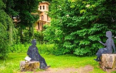 Silhouette nel giardino dell'Emily Dickinson Museum