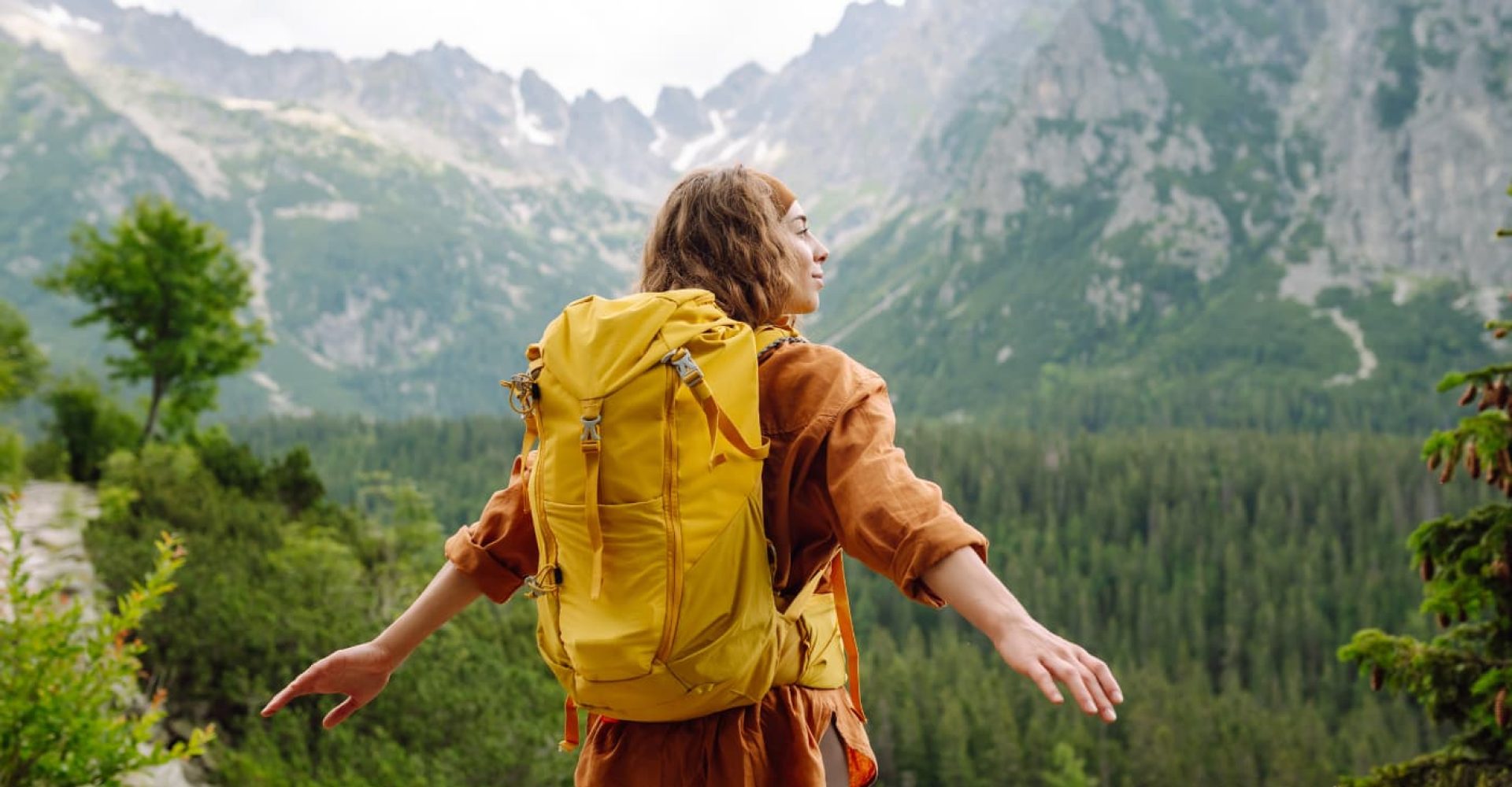 Solo travel. Foto di maxbelchenko/Shutterstock