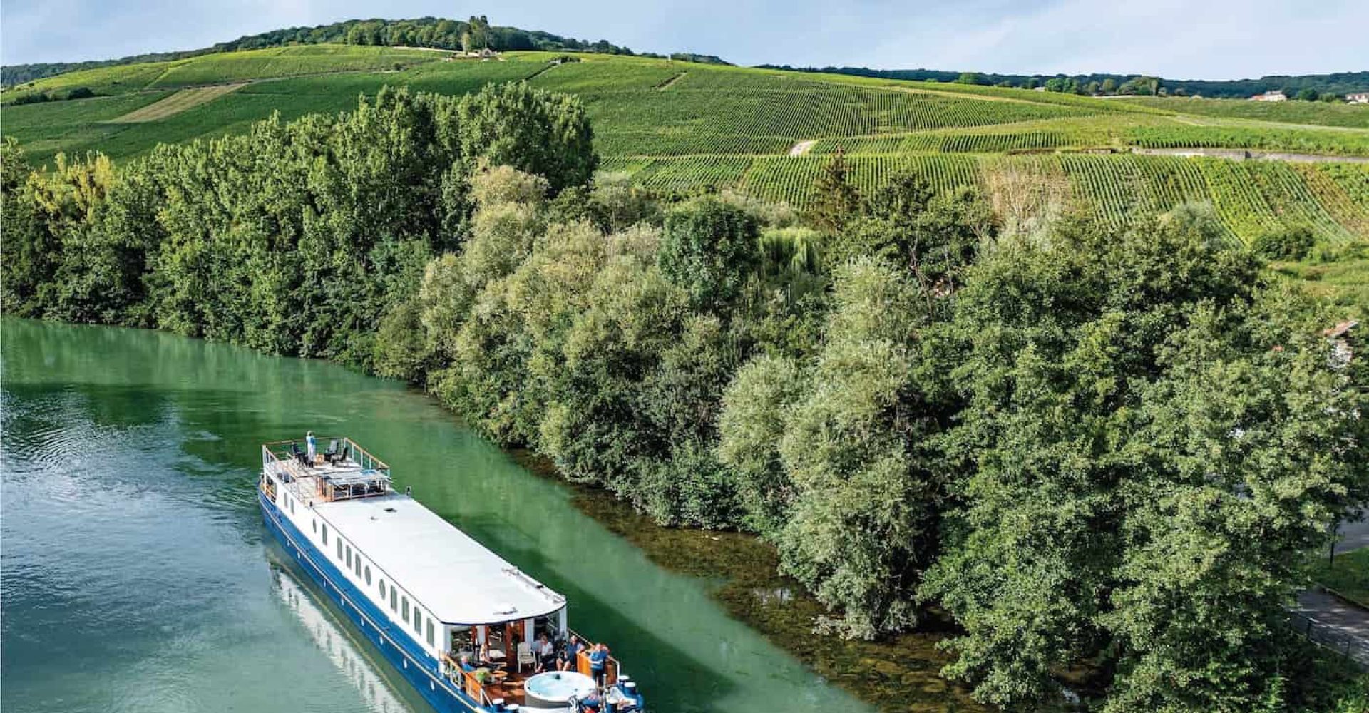 La Kir Royale sul fiume Marna, in Champagne, Francia
