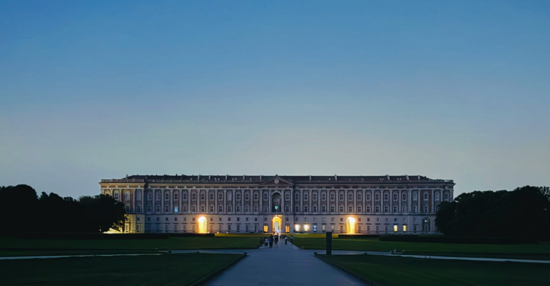 reggia-caserta-apertura-alba-agosto-parco-reale