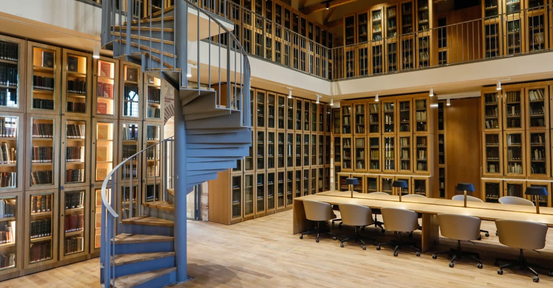 Gli interni della Biblioteca Rami, Istanbul