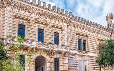 La facciata del Castello Acquaviva, l’attuale sede
comunale