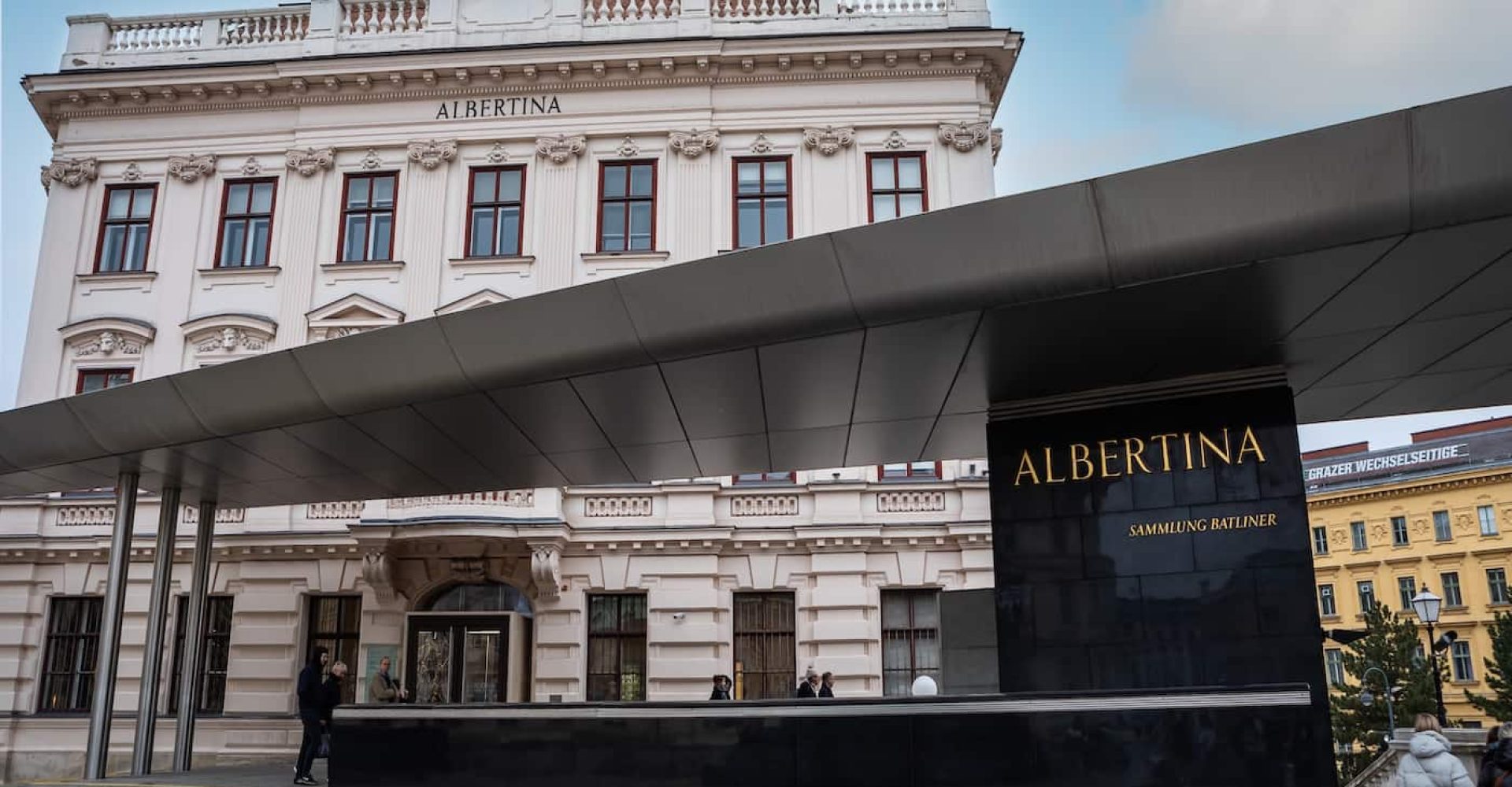 shutterstock_2087663860-2