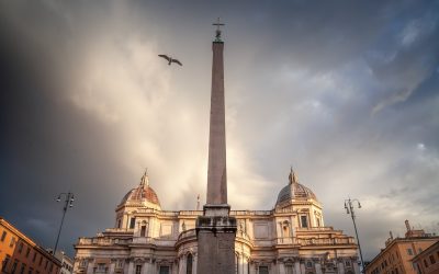 Sulla sommità del colle Esquilino, si erge la maestosa Basilica di Santa Maria Maggiore