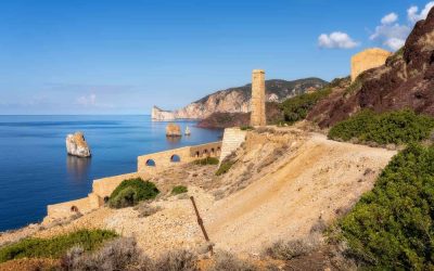 Tra le miniere abbandonate e il mare, lungo il Cammino Minerario di Santa Barbara