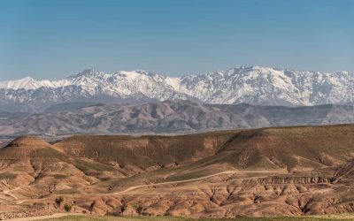 Veduta del deserto di Agafay con le montagne dell'Alto Atlante in Marocco - Shutterstock