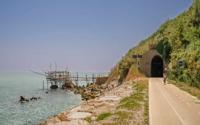 Un tratto di strada lungo la Via Verde della Costa dei Trabocchi, a San Vito Chietino